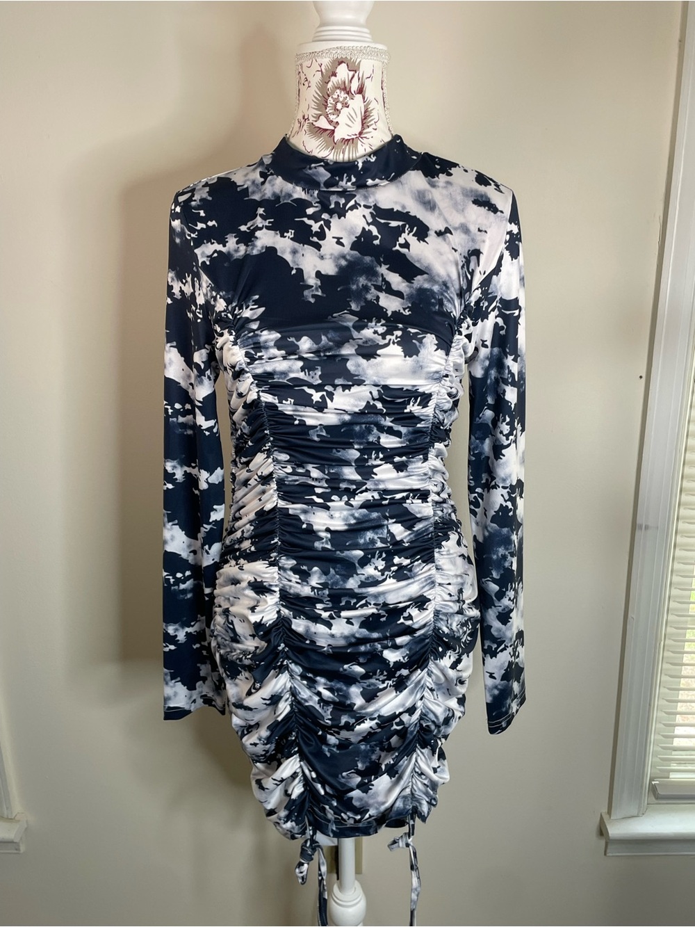 SHEIN Navy and White Ruched Long-Sleeve Bodycon Dress